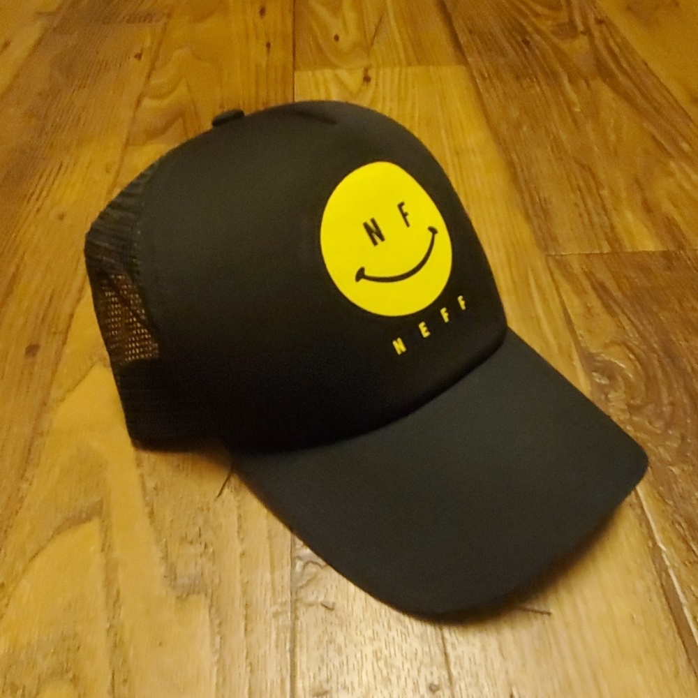 Neff smiley snap back adjustable trucker hat